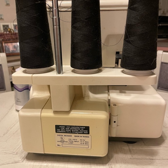 Serger with Accessories - Vintage - Picture 3 of 6